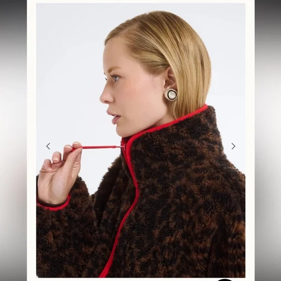 Rumored Brown Teddy Jacket with Red Details - Picture 4 of 12